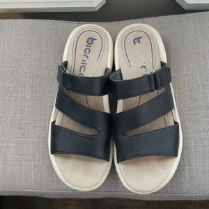 Bionica black leather sandals size 8